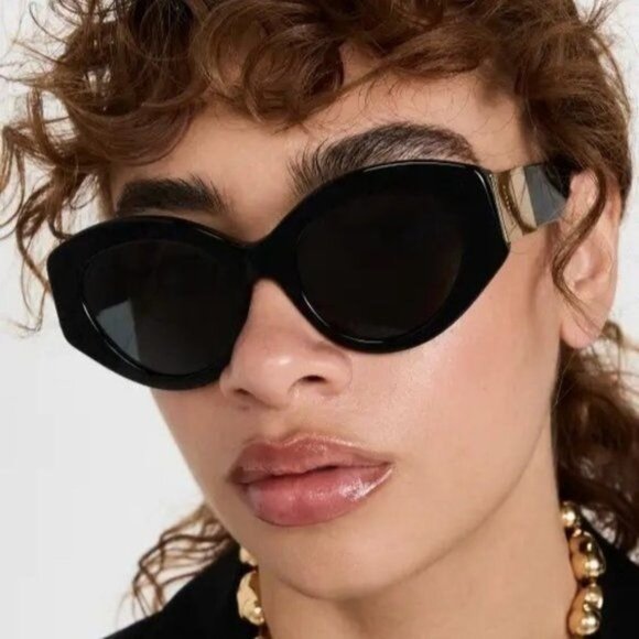 BURBERRY Sophia Sunglasses Black Cat Eye B4361 ASO Madonna - Picture 3 of 14